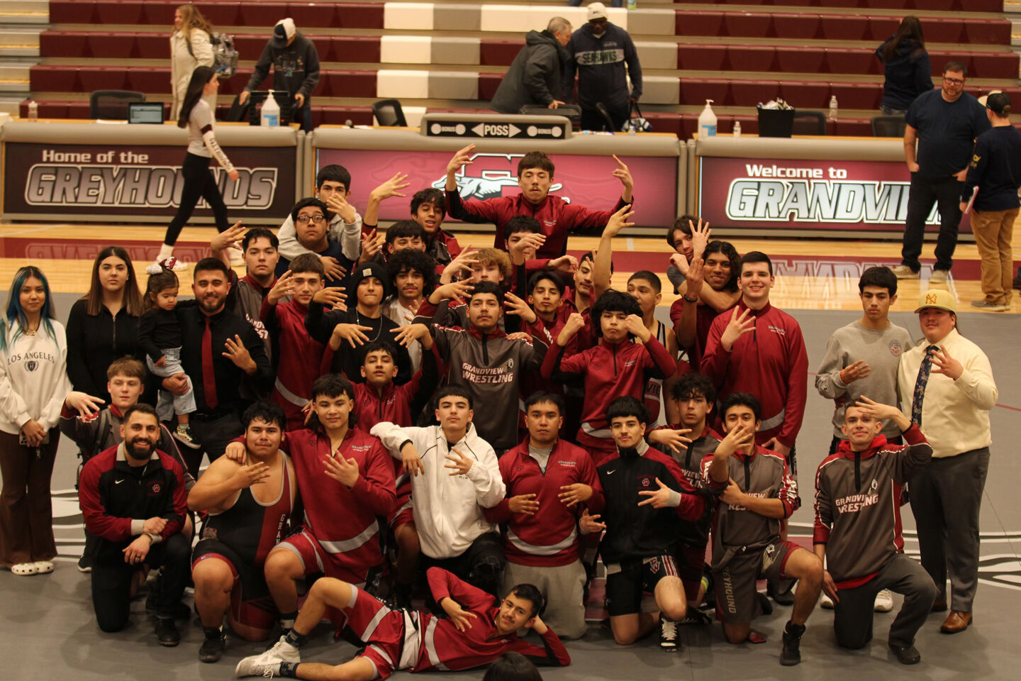 Greyhounds pin Vikings down